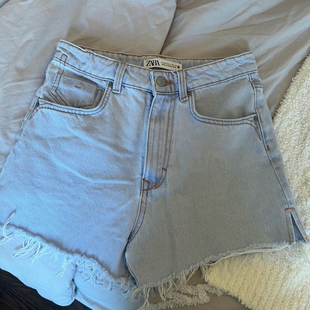 zara light wash shorts